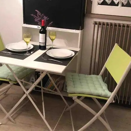 Joli Studio Moderne Piscine Daire *
