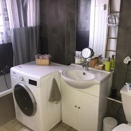 Joli Studio Moderne Piscine Daire